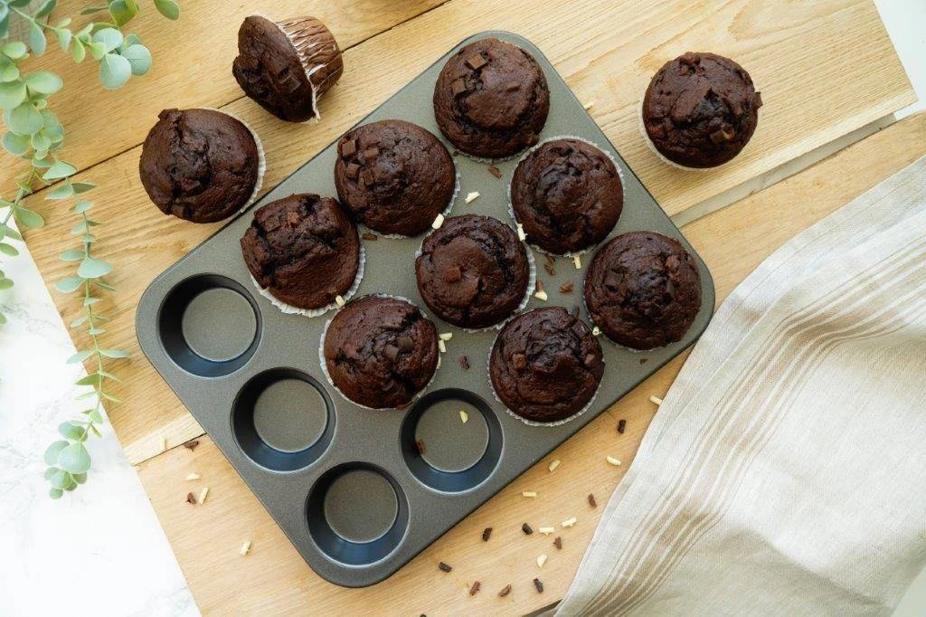 Luxe 12 Cup Muffin Pan - Image 4